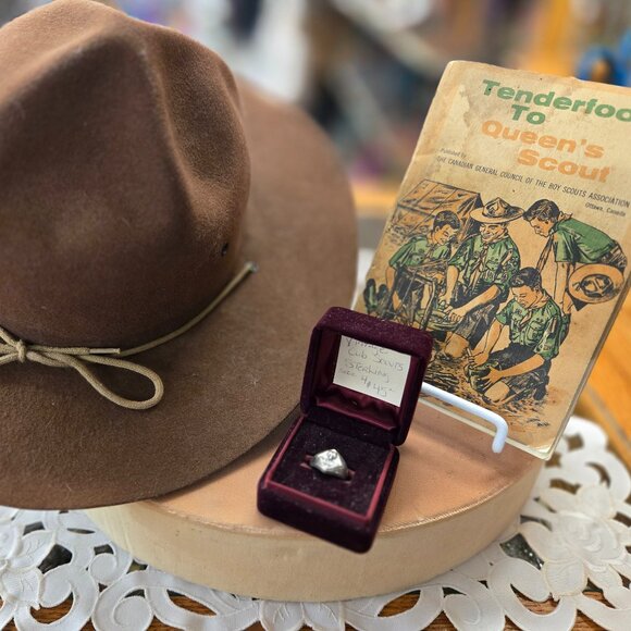 Vintage Boy Scout lot original felt hat cub ring and book manual - Picture 1 of 4